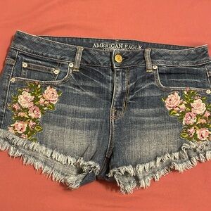 American Eagle stretch shorts. Size 10. With embroidered flowers on side